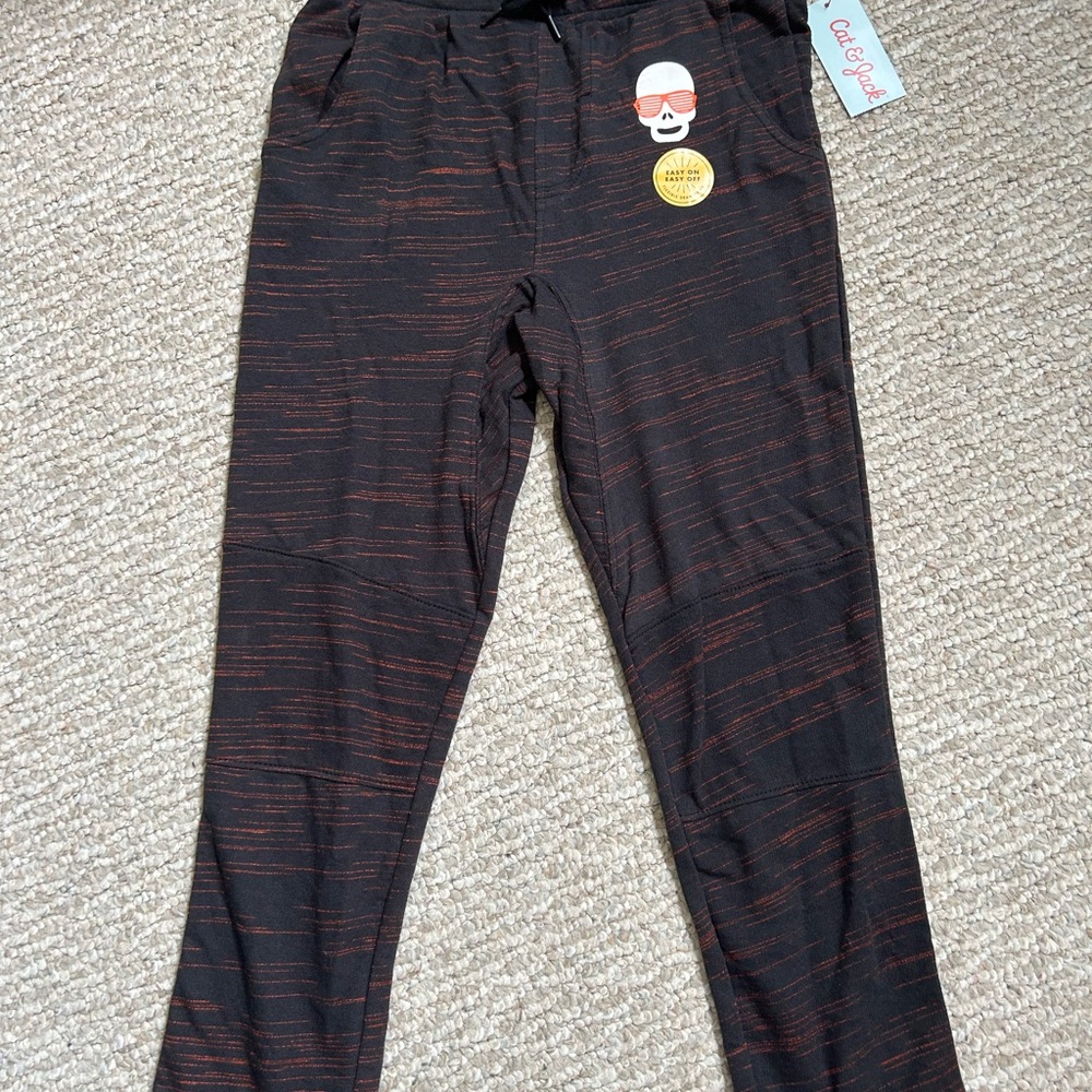 Cat & Jack Boy’s Joggers with Skull Head size S 6/7